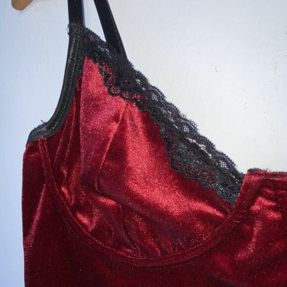 Romwe Woman's Velvet Structured Crop Top Cami SZ L Red Vamp Whimsigoth Festival - Picture 3 of 8